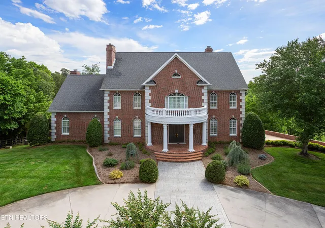 Photo 2 of Single family home for sale at 807 S Peters Rd, Knoxville, TN 37922 | MLS# 1344921 | Listing updated on 2026-06-19