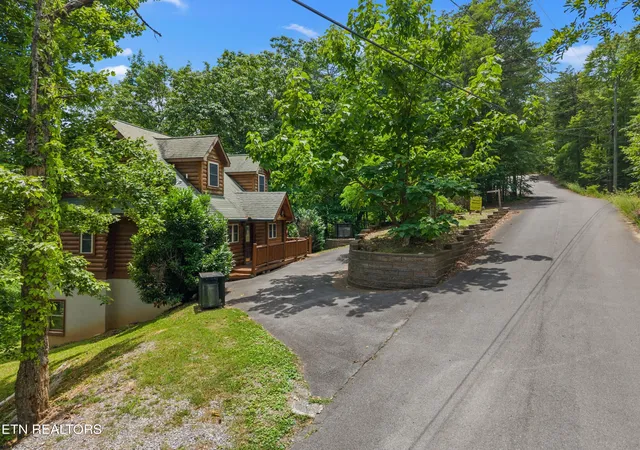 Photo 3 of Single family home for sale at 4160 Chamberlain Ln, Sevierville, TN 37862 | MLS# 1345022 | Listing updated on 2026-09-16