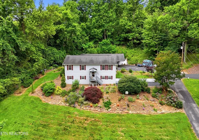 3rd image of 3701 Solway Rd, Knoxville, TN 37931 | MLS# 1345357