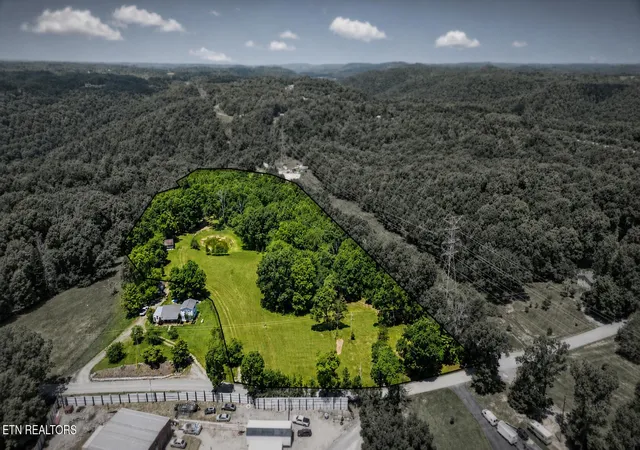 3rd image of 1323 Bee Rock Rd, Monterey, TN 38574 | MLS# 1345284
