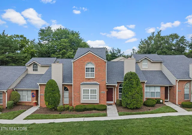 Homes for sale in Knoxville, TN | 5032 Griffins Gate Ln, Knoxville, TN 37912 | MLS# 1345639