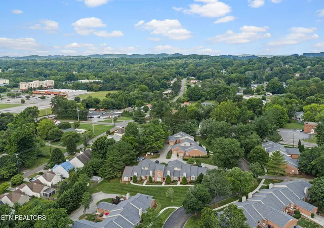 Homes for sale in Knoxville, TN | 5032 Griffins Gate Ln, Knoxville, TN 37912 | MLS# 1345639