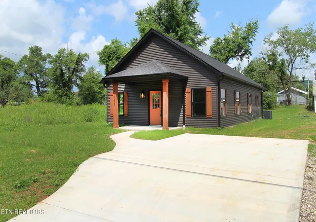 Photo 2 of Single family home for sale at 1143 Massachusetts Ave, Knoxville, TN 37921 | MLS# 1344850 | Listing updated on 2026-09-18