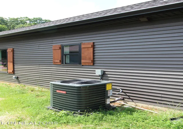 Photo 3 of Single family home for sale at 1143 Massachusetts Ave, Knoxville, TN 37921 | MLS# 1344850 | Listing updated on 2026-09-18