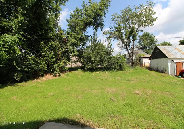 Photo 4 of Single family home for sale at 1143 Massachusetts Ave, Knoxville, TN 37921 | MLS# 1344850 | Listing updated on 2026-09-18