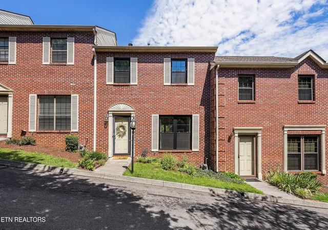Homes for sale in Knoxville, TN | 437 S Gallaher View Rd #8, Knoxville, TN 37919 | MLS# 1345040