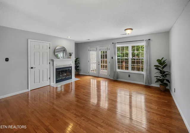 Homes for sale in Knoxville, TN | 437 S Gallaher View Rd #8, Knoxville, TN 37919 | MLS# 1345040