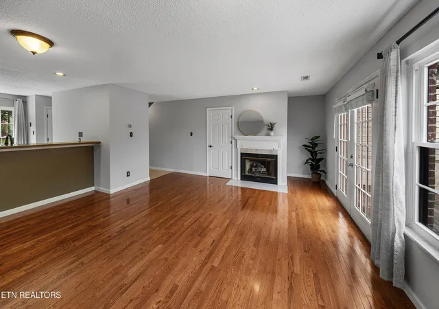 Homes for sale in Knoxville, TN | 437 S Gallaher View Rd #8, Knoxville, TN 37919 | MLS# 1345040