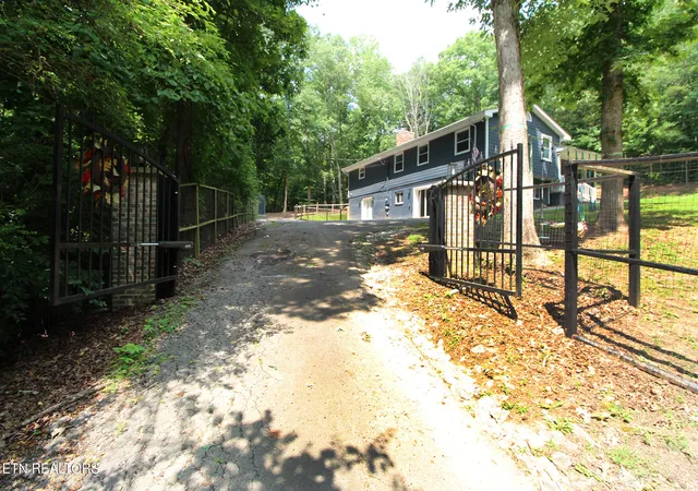 Photo 2 of Single family home for sale at 1617 N Campbell Sta Rd, Knoxville, TN 37932 | MLS# 1344848 | Listing updated on 2026-08-03