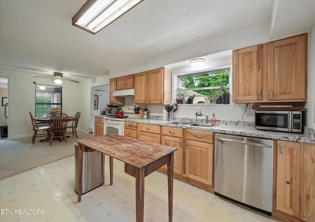 3rd image of 127 Mountain Rd, Oliver Springs, TN 37840 | MLS# 1345457