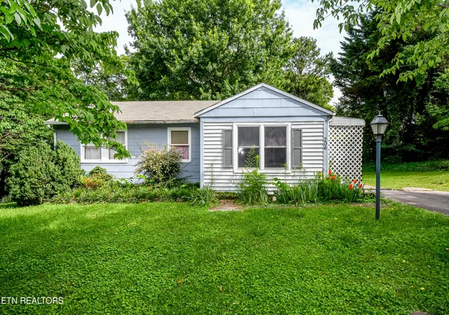 Photo 3 of Sale Pending at 206 Main Rd, Maryville, TN 37804 | MLS# 1345918 | Listing updated on 2026-08-29