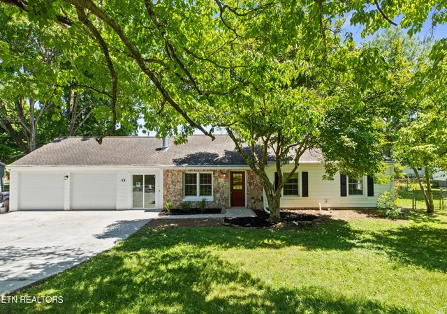 Homes for sale in Knoxville, TN | 3824 Longwood Dr, Knoxville, TN 37918 | MLS# 1344882