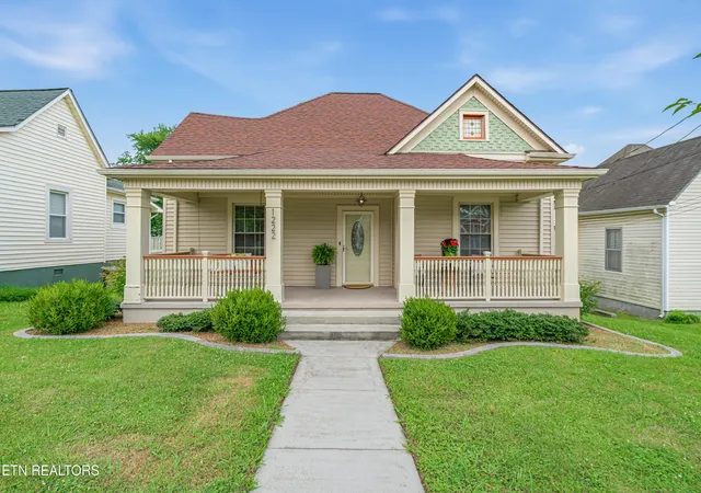 Homes for sale in Knoxville, TN | 1222 Minnesota Ave, Knoxville, TN 37921 | MLS# 1344984