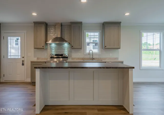 Photo 4 of Sale Pending at 2119 Tipton Sta Rd, Knoxville, TN 37920 | MLS# 1346114 | Listing updated on 2026-08-29
