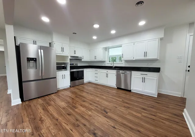 Photo 2 of Single family home for sale at 5506 Cedar Hts Rd, Knoxville, TN 37912 | MLS# 1344905 | Listing updated on 2026-07-25