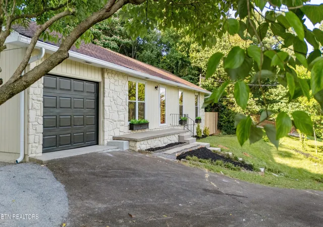 Photo 3 of Single family home for sale at 4205 Sherry Dr, Knoxville, TN 37918 | MLS# 1344944 | Listing updated on 2026-09-04