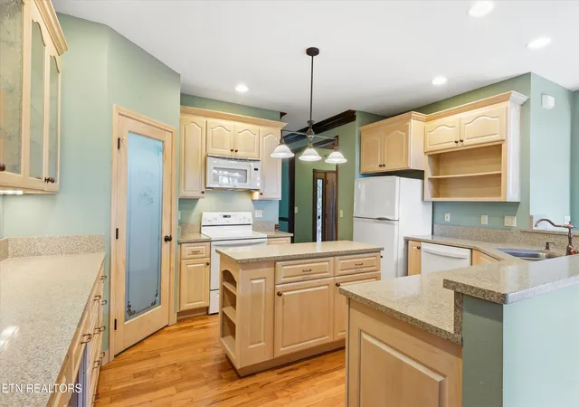 Photo 4 of Single family home for sale at 725 Soft Rush Way, Maryville, TN 37803 | MLS# 1345192 | Listing updated on 2026-09-16