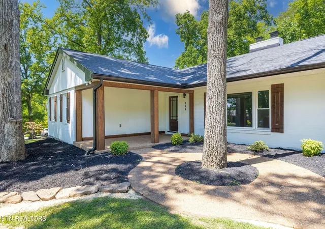 Photo 3 of Sale Pending at 244 Guinnwood Ln, Knoxville, TN 37922 | MLS# 1345296 | Listing updated on 2026-08-03