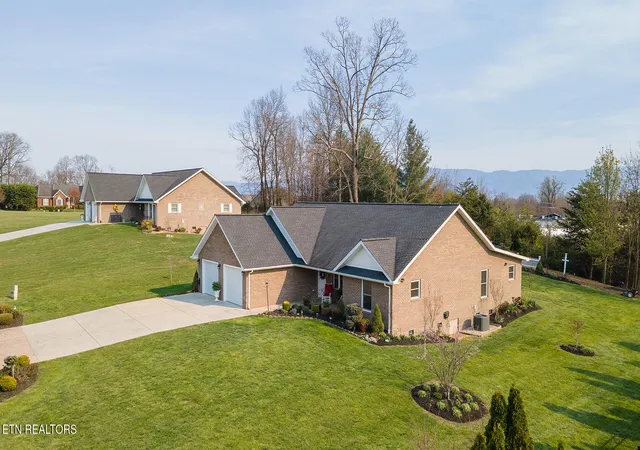 Photo 3 of Single family home for sale at 410 Garden Meadow Rd, Greeneville, TN 37745 | MLS# 1345220 | Listing updated on 2026-09-30