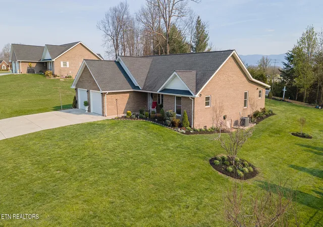 Photo 3 of Single family home for sale at 410 Garden Meadow Rd, Greeneville, TN 37745 | MLS# 1345220 | Listing updated on 2026-09-30