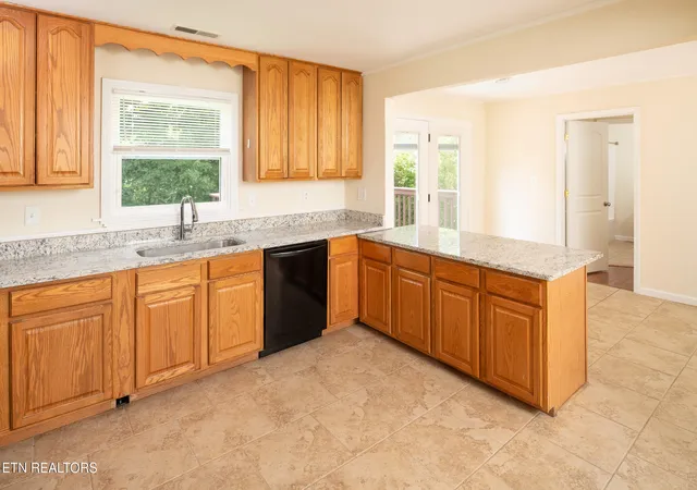 Photo 4 of Single family home for sale at 4300 Crosby Dr, Knoxville, TN 37909 | MLS# 1345125 | Listing updated on 2026-06-29