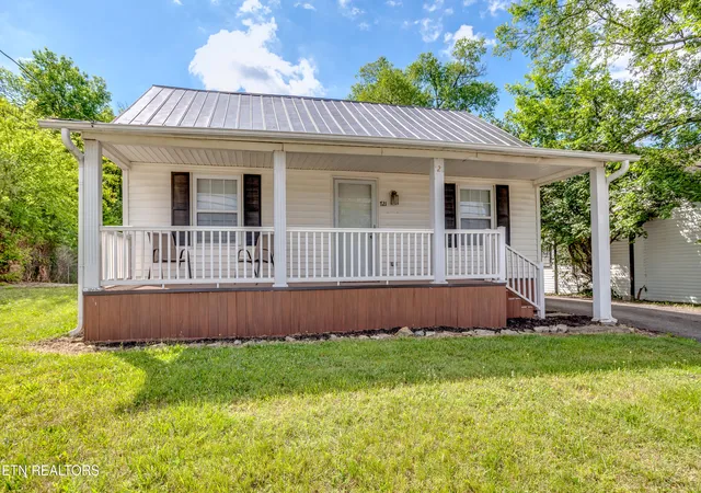 Homes for sale in Clinton, TN | 721 N Charles G Seivers Blvd, Clinton, TN 37716 | MLS# 1345013