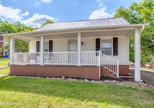 Homes for sale in Clinton, TN | 721 N Charles G Seivers Blvd, Clinton, TN 37716 | MLS# 1345013