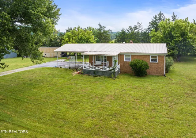 Homes for sale in Speedwell, TN | 120 Bolinger Rd, Speedwell, TN 37870 | MLS# 1345015