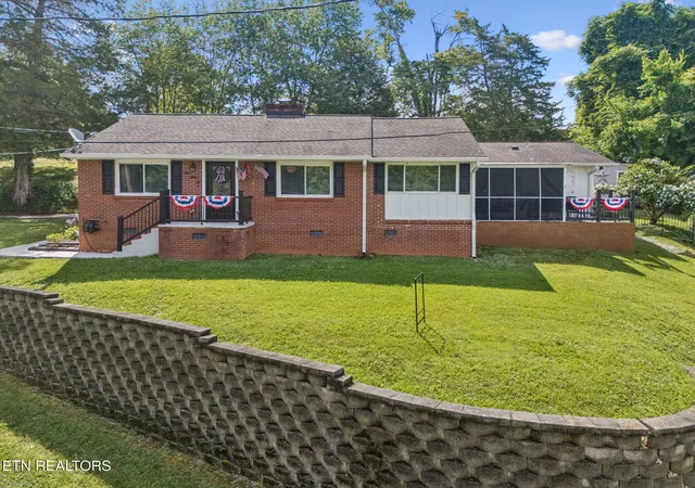 Homes for sale in Kingston, TN | 332 Euclid Ave, Kingston, TN 37763 | MLS# 1345071
