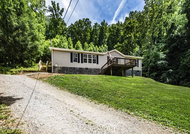 Photo 2 of Single family home for sale at 7880 Hickory Nut Way, Maryville, TN 37801 | MLS# 1345210 | Listing updated on 2026-08-27
