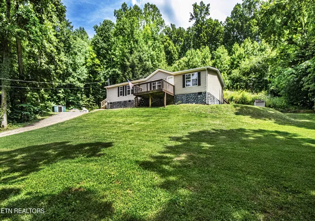 Photo 3 of Single family home for sale at 7880 Hickory Nut Way, Maryville, TN 37801 | MLS# 1345210 | Listing updated on 2026-08-27