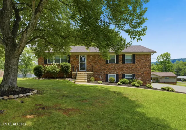 Homes for sale in Knoxville, TN | 6408 Flintrock Cir, Knoxville, TN 37920 | MLS# 1345078