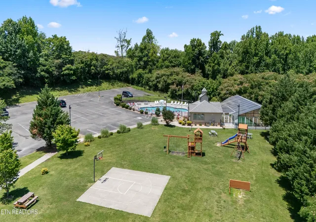Homes for sale in Pigeon Forge, TN | 124 Plaza Drive, Pigeon Forge, TN 37863 | Houzeo
