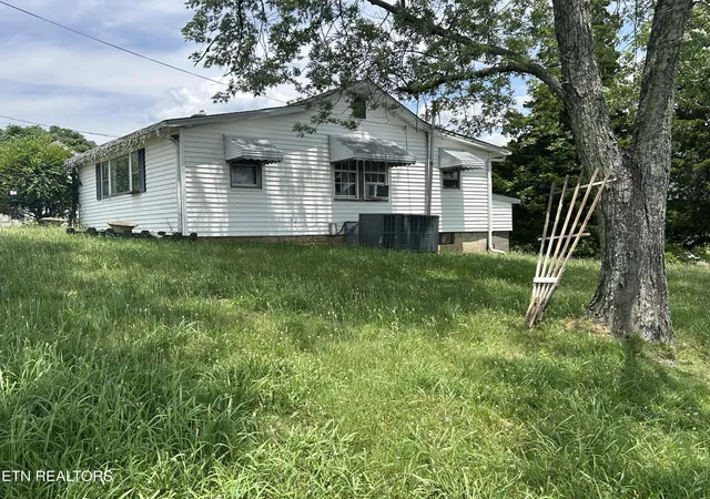 Homes for sale in Clinton, TN | 921 Fowler St, Clinton, TN 37716 | MLS# 1345087