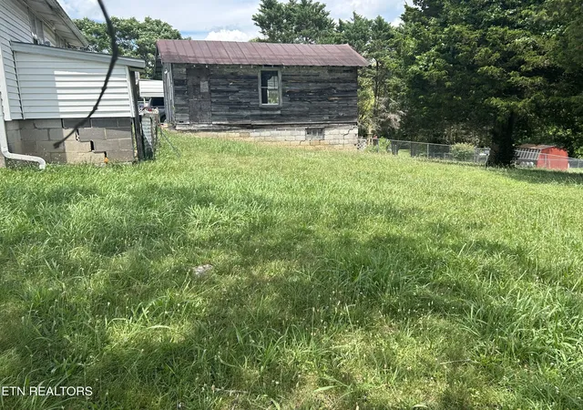 Homes for sale in Clinton, TN | 921 Fowler St, Clinton, TN 37716 | MLS# 1345087