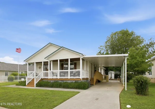 Photo 2 of Single family home for sale at 2518 Sportsmans Way, Sevierville, TN 37876 | MLS# 1345652 | Listing updated on 2026-09-20