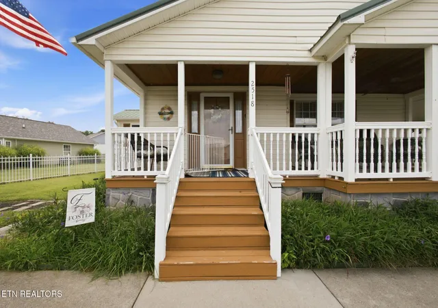 Photo 3 of Single family home for sale at 2518 Sportsmans Way, Sevierville, TN 37876 | MLS# 1345652 | Listing updated on 2026-09-20