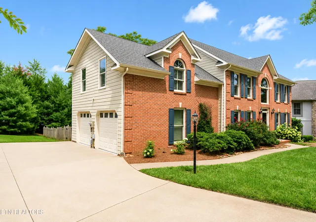 Photo 2 of Sale Pending at 1044 Paddington Rd, Knoxville, TN 37922 | MLS# 1345111 | Listing updated on 2026-06-22