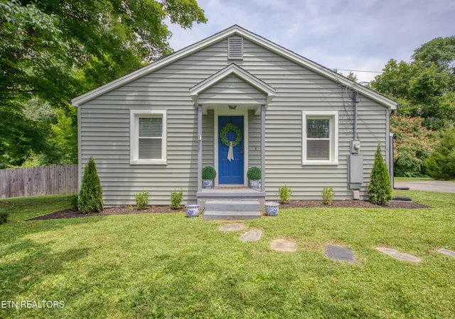 Photo 1 of Single family home for sale at 425 W Frd Valley Rd, Knoxville, TN 37920 | MLS# 1345479 | Listing updated on 2026-09-10