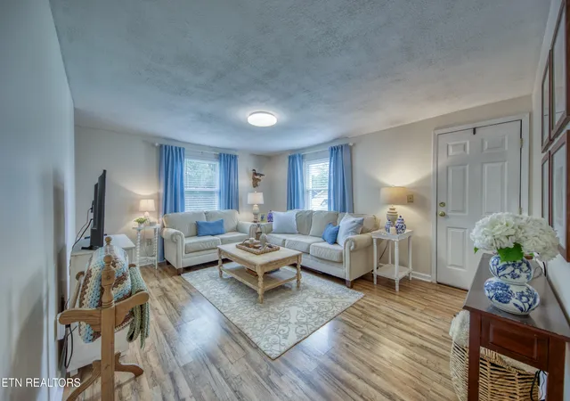 Photo 2 of Single family home for sale at 425 W Frd Valley Rd, Knoxville, TN 37920 | MLS# 1345479 | Listing updated on 2026-09-10