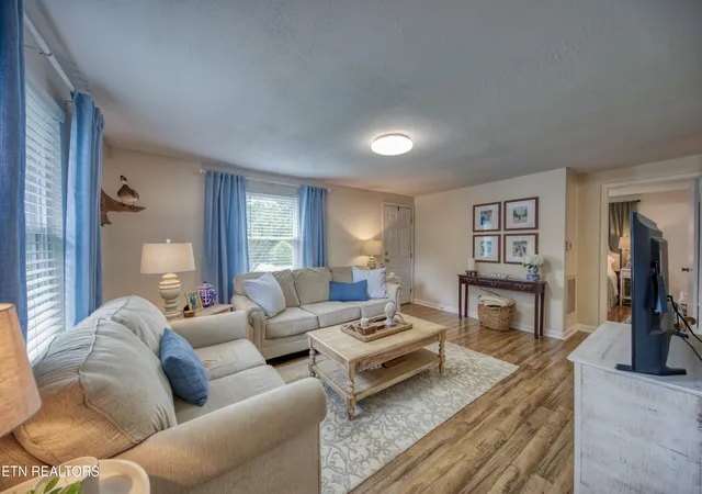 Photo 3 of Single family home for sale at 425 W Frd Valley Rd, Knoxville, TN 37920 | MLS# 1345479 | Listing updated on 2026-09-10