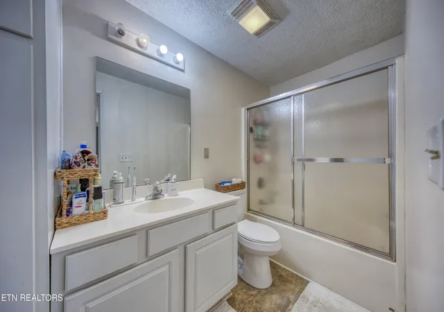 Photo 4 of Single family home for sale at 425 W Frd Valley Rd, Knoxville, TN 37920 | MLS# 1345479 | Listing updated on 2026-09-10