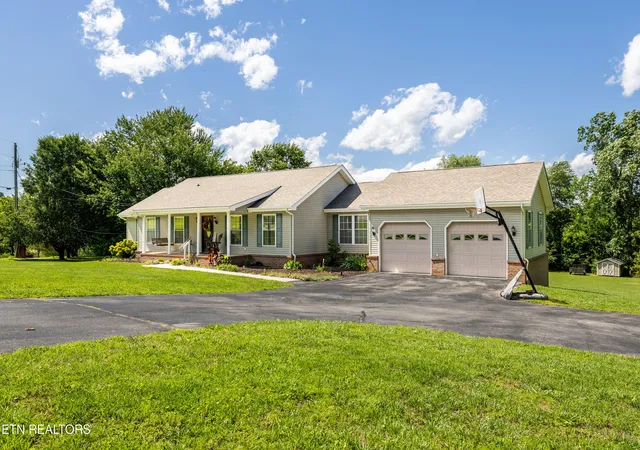 Homes for sale in Lenoir City, TN | 178 Scenic Hill Ln, Lenoir City, TN 37771 | MLS# 1345124