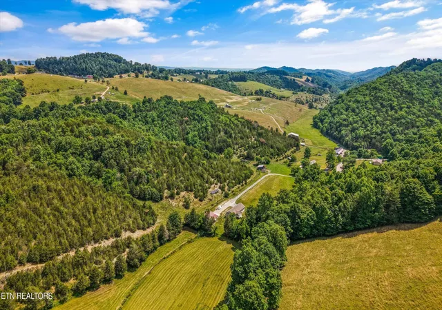 Homes for sale in Sneedville, TN | 2974 Stoney Gap Rd, Sneedville, TN 37869 | MLS# 1345182