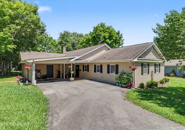 1st image of 141 S Purdue Ave, Oak Ridge, TN 37830 | MLS# 1345226
