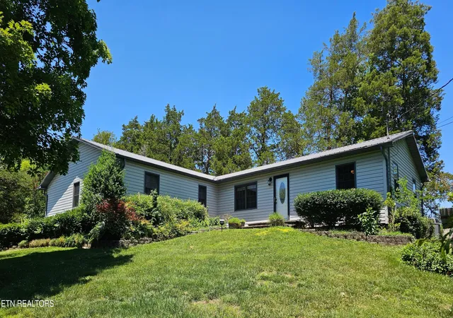Photo 1 of Single family home for sale at 2140 Chapman Hwy, Sevierville, TN 37876 | MLS# 1345317 | Listing updated on 2026-10-02