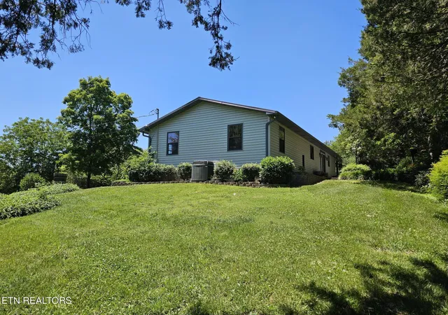 Photo 3 of Single family home for sale at 2140 Chapman Hwy, Sevierville, TN 37876 | MLS# 1345317 | Listing updated on 2026-10-02