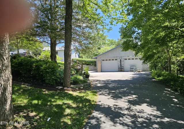 Photo 4 of Single family home for sale at 2140 Chapman Hwy, Sevierville, TN 37876 | MLS# 1345317 | Listing updated on 2026-10-02