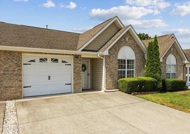 Listing Photo 5 - Condo for sale in building located at 611 High Pt Wy, Knoxville, TN 37912