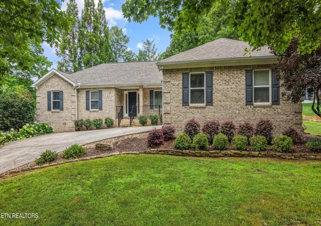 Photo 1 of Sale Pending at 304 Uhdali Pl, Loudon, TN 37774 | MLS# 1345178 | Listing updated on 2026-07-16